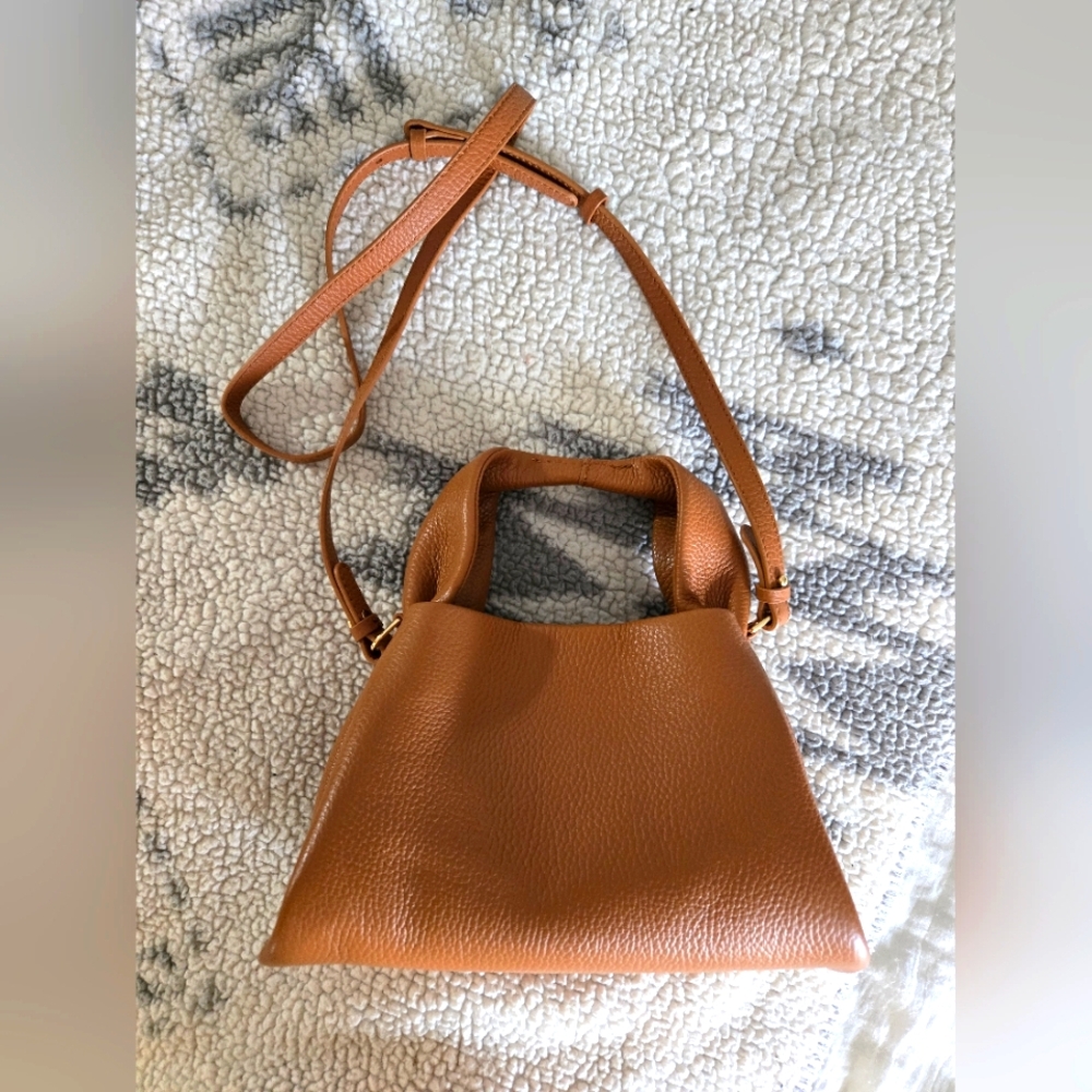 NWOT Quince Genuine Leather Crossbody W/ Detachable Strap